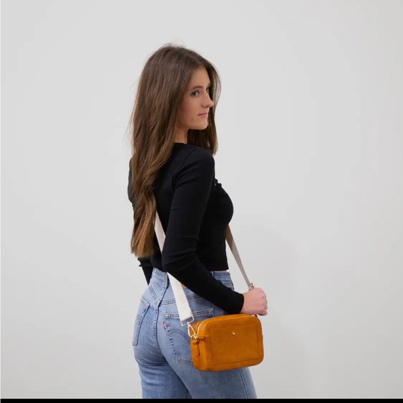 Stylish Tan Crossbody Bag - Picture 3 of 7